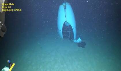 En esta imagen de junio de 2023, proporcionada por Pelagic Research Services, se muestran los restos del sumergible Titan en el fondo del océano Atlántico. (Pelagic Research Services vía AP)