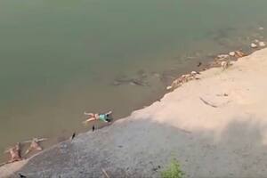 India: el misterio de los cientos de cadáveres que aparecieron en el río Ganges