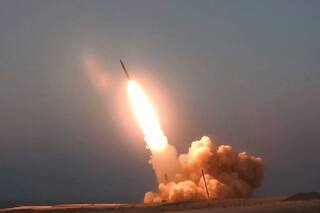 Irán: el régimen presenta dos nuevos misiles en plena tensión con EE.UU.