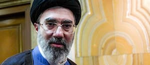 El líder supremo de Irán reapareció en redes e Israel se burló con una ácida ilustración