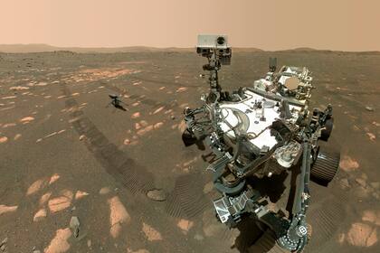 En esta imagen proporcionada por la NASA se ve una SuperCam que usa espectroscopía de reflectancia para identificar minerales en Marte, una técnica de escaneo como la que están aplicando sobre los cuadros de Vermeer