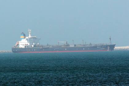 En esta imagen sin fecha, distribuida por Nabeel Hashmi, se muestra al petrolero Pacific Zircon, con bandera de Liberia y operado por la naviera singapurense Eastern Pacific Shipping, en el puerto de Jebel Ali, en Dubái, Emiratos Árabes Unidos (AP Foto/Nabeel Hashmi)