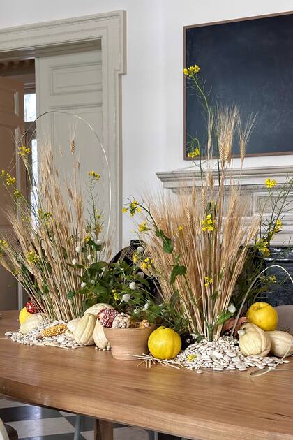 En esta mesa de Néctar Casa se creó un paisaje imaginario de la mano de la avena seca, maíz, membrillo y porotos. "La idea era crear algo que los invitados pudieran disfrutar visualmente en la que la presentación de los alimentos fuera una obra de arte en sí misma"