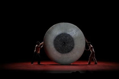 En esta obra coreográfica en constante mutación, lo plástico como lo música son dos grandes aliados de Obra del demonio