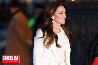 Deslumbró en su tradicional cita navideña, mientras el menor de sus hijos llamó la atención con sus travesuras