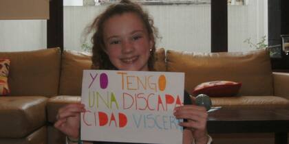 En estado de brote las personas llegan a tener más de 20 deposiciones al día. Sin embargo, los médicos les aconsejaron a los padres de Juana que se podía tratar la enfermedad probando con los tratamientos existentes y aspirar a que tuviera una buena calidad de vida.