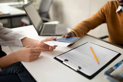 En Estados Unidos, muchos cubanos fueron liberados con el I-220A y hoy se encuentran en un "limbo migratorio"