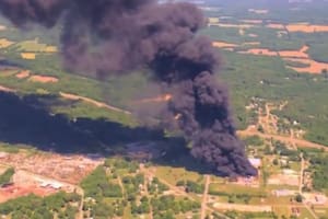 Un incendio en una planta de reciclaje de plástico en Tennessee obligó a evacuar la zona