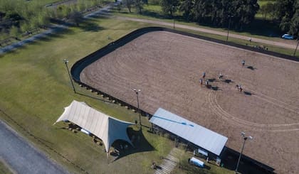 En Estados Unudos, el polo arena tiene una gran tradición: el 60 % de los jugadores de polo empiezan por la arena y después pasan al césped
