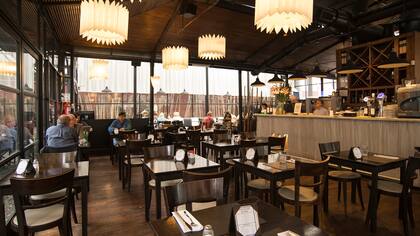 En este deli estilo new yorker, no te prives de pedir sus bagels caseros