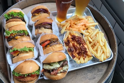 En este fast good podés maridar tu combo con varias opciones de cerveza tirada