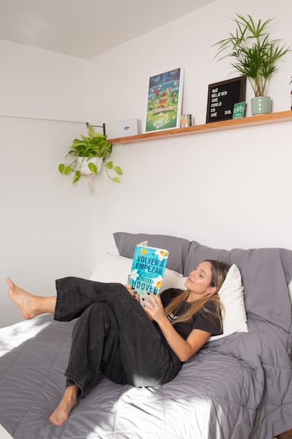 "En este momento, estoy bien sola: tengo muchas amigas y con ellas armamos muchos planes. Pero también disfruto estar en mi casa, de mis tiempos de lectura. Me encanta", cuenta.