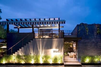 En este restaurante en las afueras de la ciudad se pueden pedir platos sueltos o el menú degustación completo