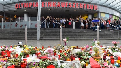 En este shopping, el tirador de Munich mató a 9 chicos