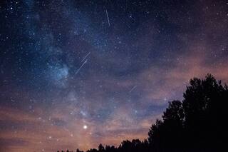 Cuándo y dónde se puede ver la lluvia de Meteoritos Líridas