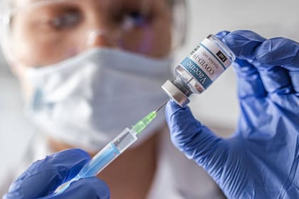 El Gobierno apuesta a tener a principios de 2021 unas 13,5 millones de dosis de vacunas para distribuir entre médicos, enfermeros y grupos de riesgo