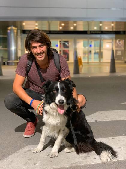 En Ezeiza junto a Oliver, a punto de volar hacia Costa Rica.