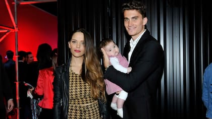 En familia. Junto a su pareja y a su beba, Ivana Figueiras no faltó a la glamorosa cita