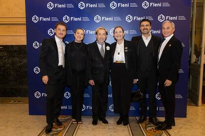 En familia, los Pachano. Con Sofía Pachano, Aníbal Pachano y Ana Sanz junto al Dr. Francisco Varela