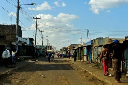 En favelas como Kayole, en Nairobi, hay muchas clínicas ilegales.