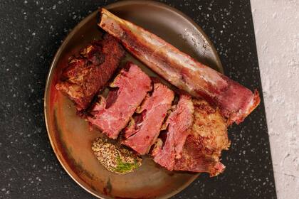 En Fayer, el hit de la casa es su “pastrón de novillo"