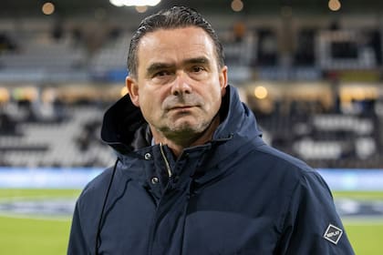 En febrero de 2022, Marc Overmars fue cesado en sus funciones de director de fútbol de Ajax por un escándalo con empleadas del club