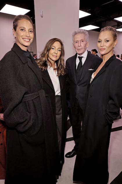 En febrero. en la presentación de la nueva colección de CK, rodeado por Christy Turlington, su ex mujer Kelly Rector y Kate Moss.