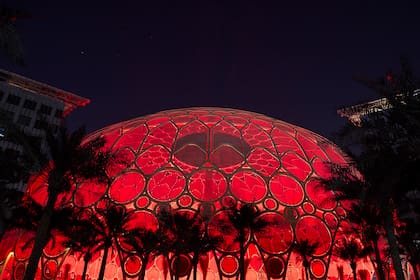 En febrero último, la Expo2020 Dubai iluminó la cúpula de la plaza Al Wasl en un rojo intenso
