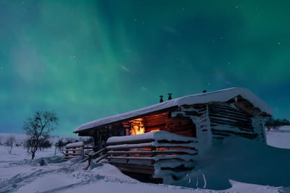 En Finlandia se pueden ver las auroras polares, un fenómeno en forma de brillo o luminiscencia que se presenta en el cielo nocturno