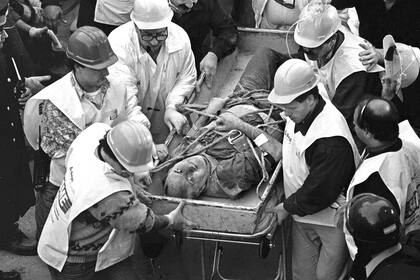 Jacobo Chemanuel (56) fue encontrado con vida bajo los escombros después de 36 horas, murió poco tiempo después a causa de las heridas