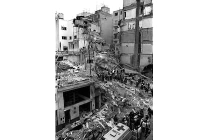 Vista de los destrozos que causó la bomba