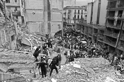 El atentado dejó como saldo 85 personas muertas y más de 300 heridos; y cuantiosas perdidas materiales