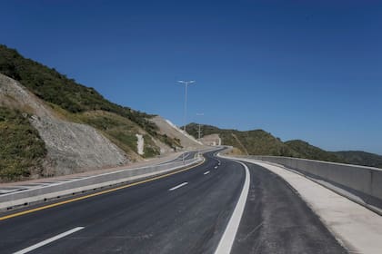 La autovía se inicia en la autopista Córdoba-Carlos Paz y tiene una extensión de 6,7 kilómetros