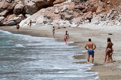 Inmediatamente después del anuncio, los operadores turísticos difundieron numerosas imágenes de aguas azules y de suntuosos paisajes de montaña, acompañados de la frase "Primer destino de Europa sin coronavirus".