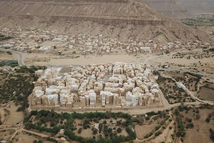 Los orígenes de estos rascacielos no fueron ni el encarecimiento de la tierra ni la revolución del acero; fue el instinto de supervivencia
