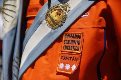 La despedida del rompehielos Irízar, que hoy inicia su viaje hacia la Antártida