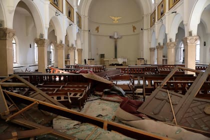 La onda expansiva causó también daños en esta iglesia alejada de la zona del siniestro