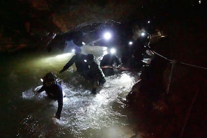 Las lluvias complican el trabajo de los rescatistas y se espera que el agua suba