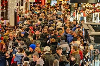 En los Estados Unidos, el Black Friday mantiene un impresionante poder de convocatoria a pesar del advenimiento de las compras virtuales