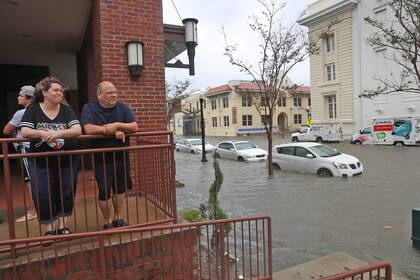 En Pensacola el huracán convirtió las calles en enormes ríos