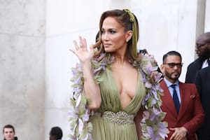 De la reaparición pública de Demi Moore al recargado y polémico look de Jennifer Lopez