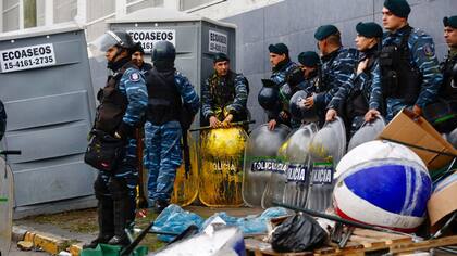 La policía preparada para el desalojo