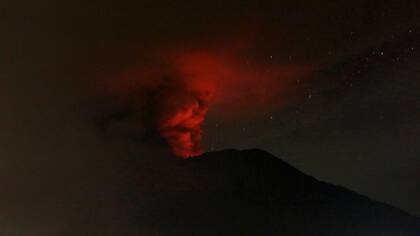 La situación empeora con el correr de las horas, y son cada vez más frecuentes los temblores que está provocando el volcán