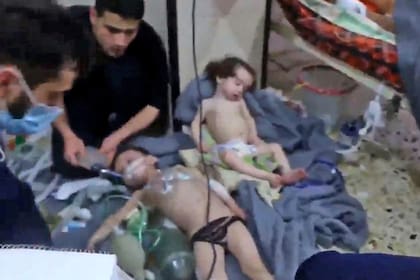 El ataque en la ciudad de Duma ocurrió el sábado por la noche en medio de una ofensiva reanudada por las fuerzas del gobierno sirio