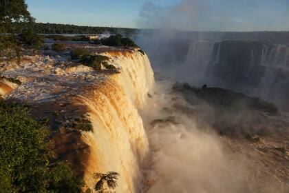 Impactantes imágenes del caudal de las Cataratas del Iguazú