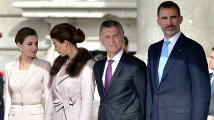La reina y la primera dama acapararon la mirada de la prensa local e internacional