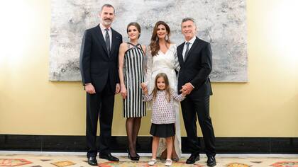 Felipe, Letizia, Juliana, Macri y Antonia en la recepción que la Argentina ofreció en honor a España