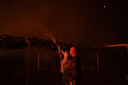 En fotos: más de mil bomberos luchan contra un incendio enorme en Portugal