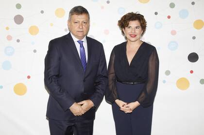 Domingo Peppo, gobernador de la provincia de Chaco, junto a Julia Pomares