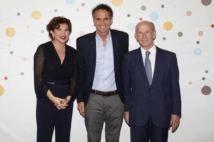 Gabriel Katopodis junto a Julia Pomares y Jorge Mandelbaum